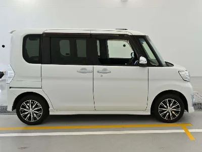 DAIHATSU TANTO 3