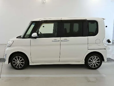 DAIHATSU TANTO 4