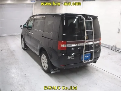MITSUBISHI DELICA D5
