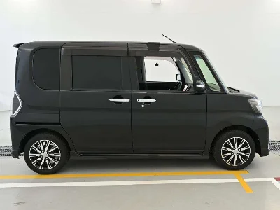 DAIHATSU TANTO 3