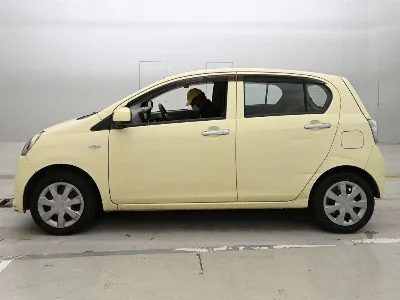 DAIHATSU MIRA E S 4