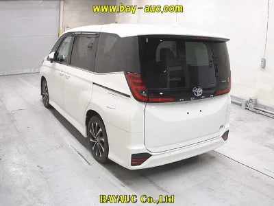 TOYOTA NOAH