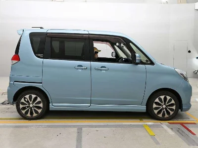 MITSUBISHI DELICA D2