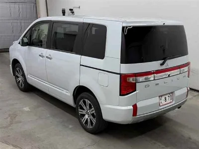 MITSUBISHI DELICA D5