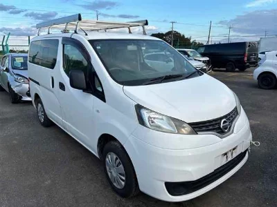 NISSAN NV200