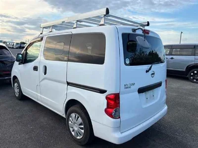NISSAN NV200