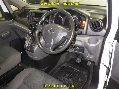 NISSAN NV200