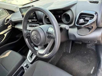 TOYOTA YARIS CROSS 2