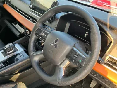 MITSUBISHI OUTLANDER PHEV