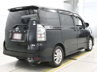 Цена авто Toyota Voxy с аукционов Японии, номер кузова ZRR70W, пробег 179 000, оценка 7