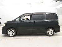Цена авто Toyota Voxy с аукционов Японии, номер кузова ZRR70W, пробег 179 000, оценка 7
