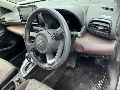 TOYOTA YARIS CROSS 3