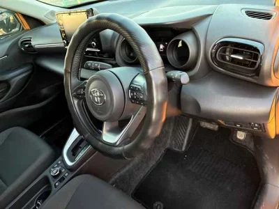 TOYOTA YARIS CROSS 3