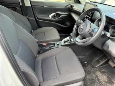 TOYOTA YARIS CROSS 4