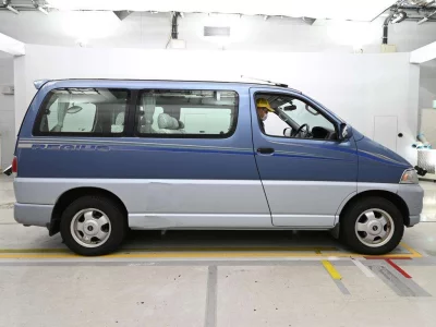TOYOTA HIACE REGIUS