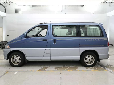 TOYOTA HIACE REGIUS