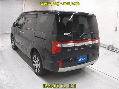 MITSUBISHI DELICA D5