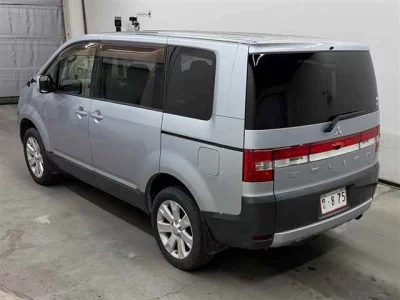 MITSUBISHI DELICA D5