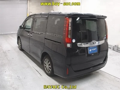 TOYOTA NOAH