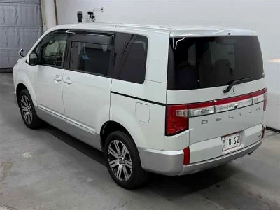 MITSUBISHI DELICA D5