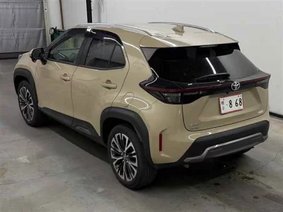 TOYOTA YARIS CROSS 2