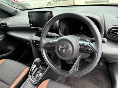 TOYOTA YARIS CROSS 3