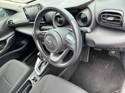 TOYOTA YARIS CROSS 3