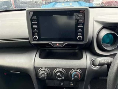 TOYOTA YARIS CROSS 4