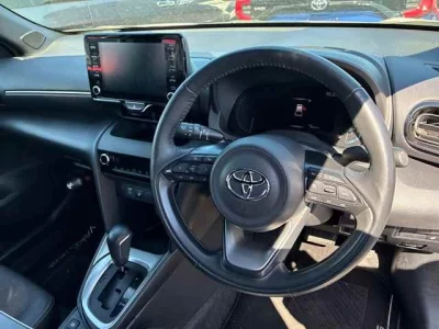 TOYOTA YARIS CROSS 3
