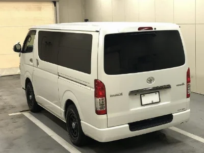 TOYOTA HIACE VAN
