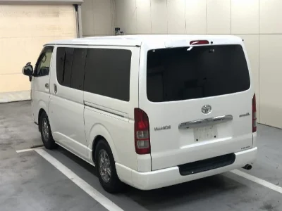 TOYOTA HIACE VAN