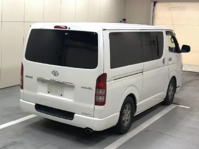 TOYOTA HIACE VAN