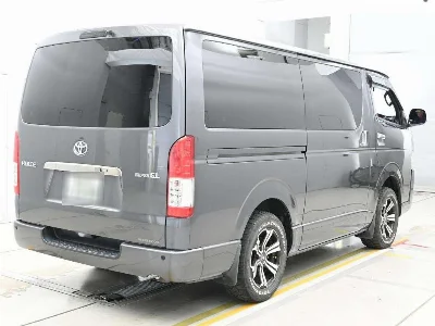 TOYOTA HIACE VAN