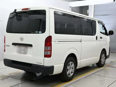 TOYOTA HIACE VAN