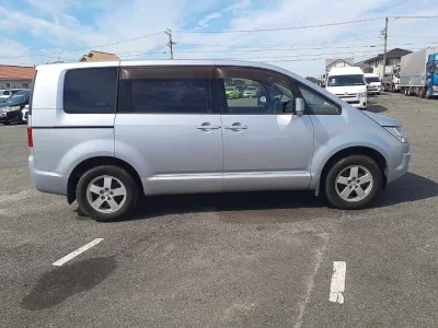 MITSUBISHI DELICA D5
