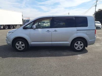 MITSUBISHI DELICA D5