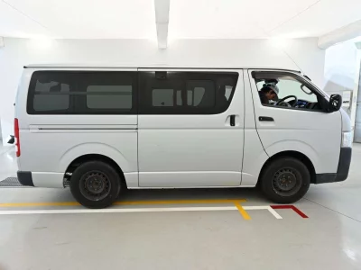 TOYOTA REGIUS VAN