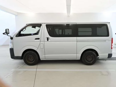 TOYOTA REGIUS VAN