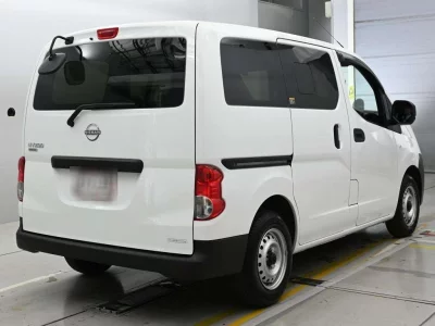 NISSAN NV200