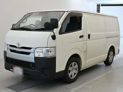 TOYOTA REGIUS VAN