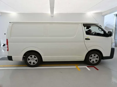 TOYOTA REGIUS VAN
