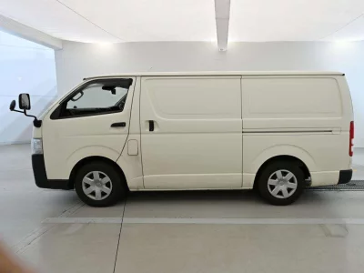 TOYOTA REGIUS VAN