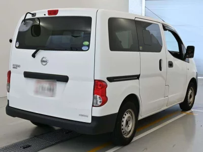 NISSAN NV200