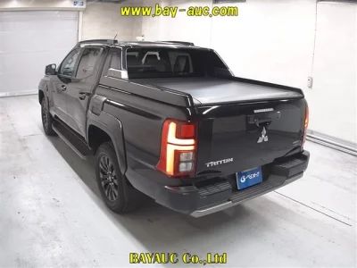 MITSUBISHI TRITON