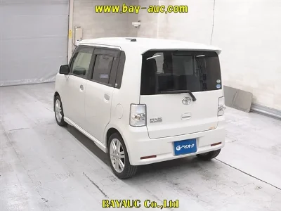 TOYOTA PIXIS SPACE