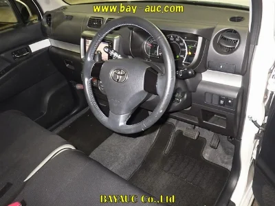 TOYOTA PIXIS SPACE