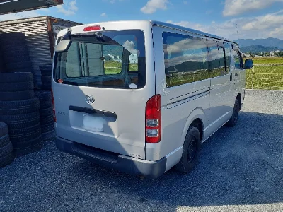 TOYOTA HIACE VAN
