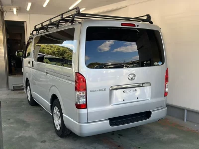 TOYOTA REGIUS VAN