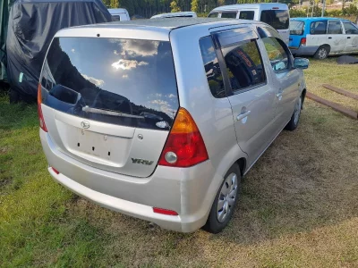 DAIHATSU YRV