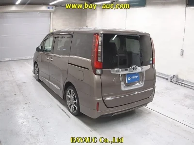 TOYOTA NOAH